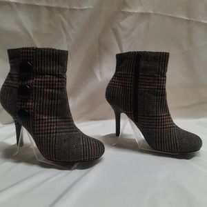 Diba Black Red and Beige Plaid Slim Heel Ankle Booties 7.5